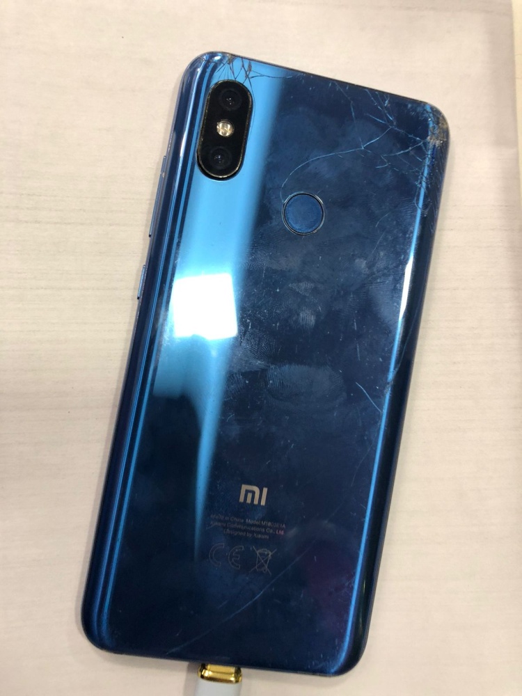 Смартфон Xiaomi MI 8