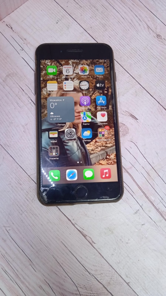 Смартфон iPhone 8+ 64 Gb