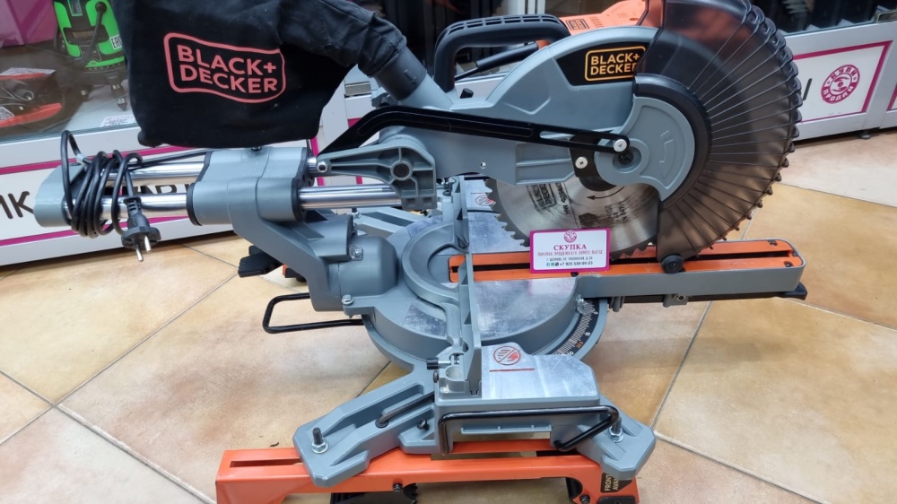 Торцовочная пила Black+Decker BES710