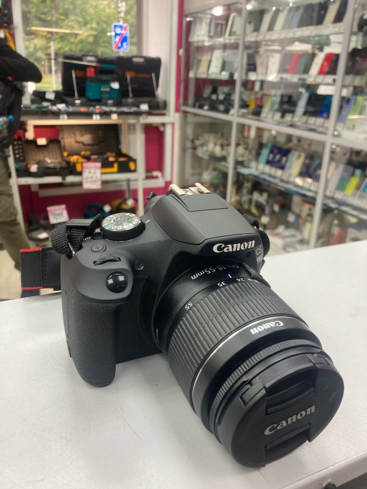 Фотоаппарат Canon 2000D