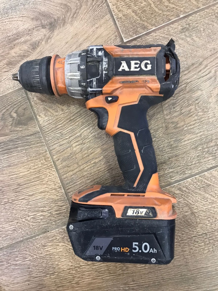 Шуруповерт AEG