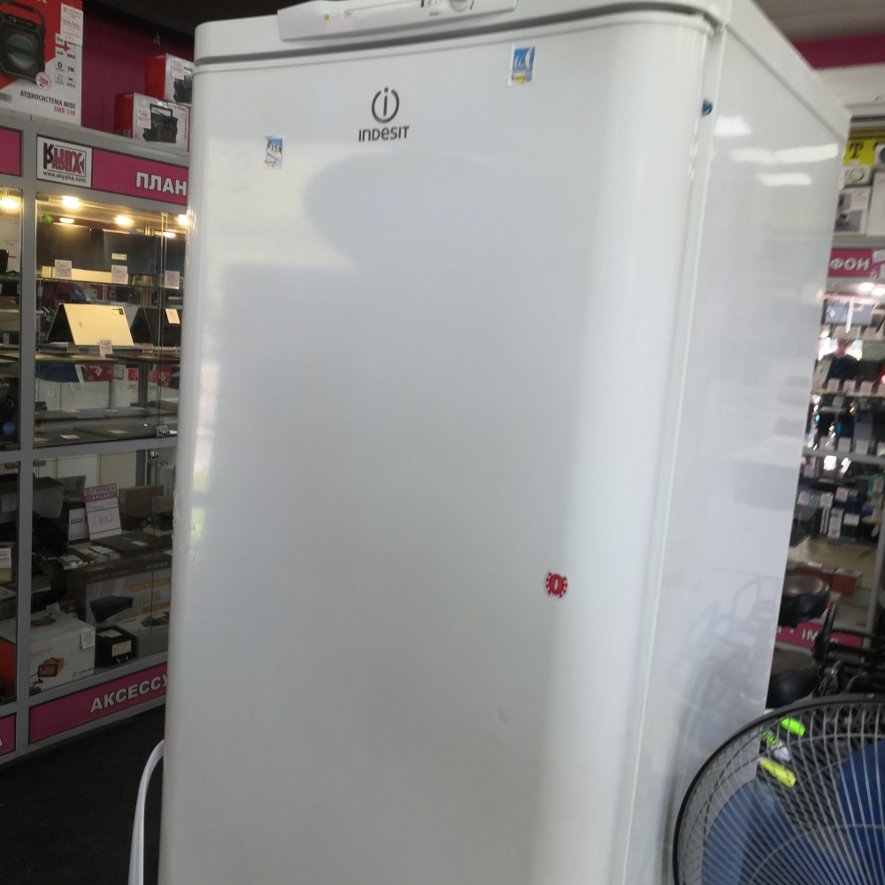 Холодильник indesit