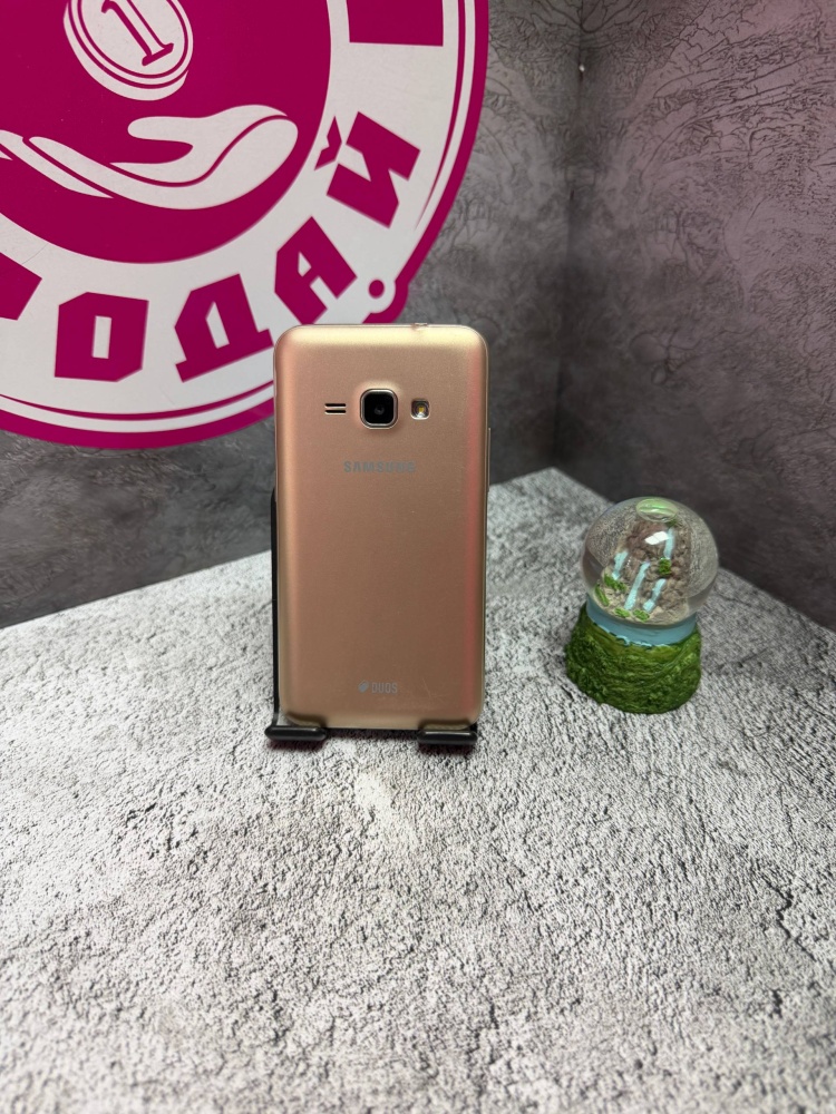 Смартфон Samsung J1 2016