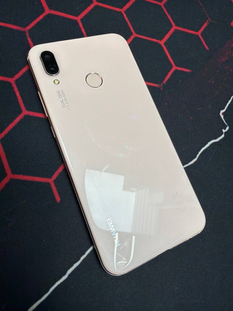 Смартфон Huawei P20 Lite 4/64ГБ