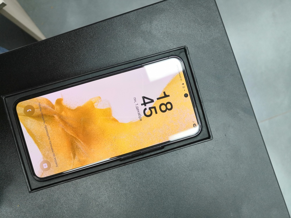 Смартфон Samsung S22 8/128
