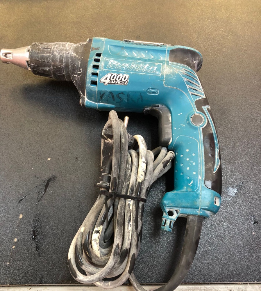 Дрель Makita 4000