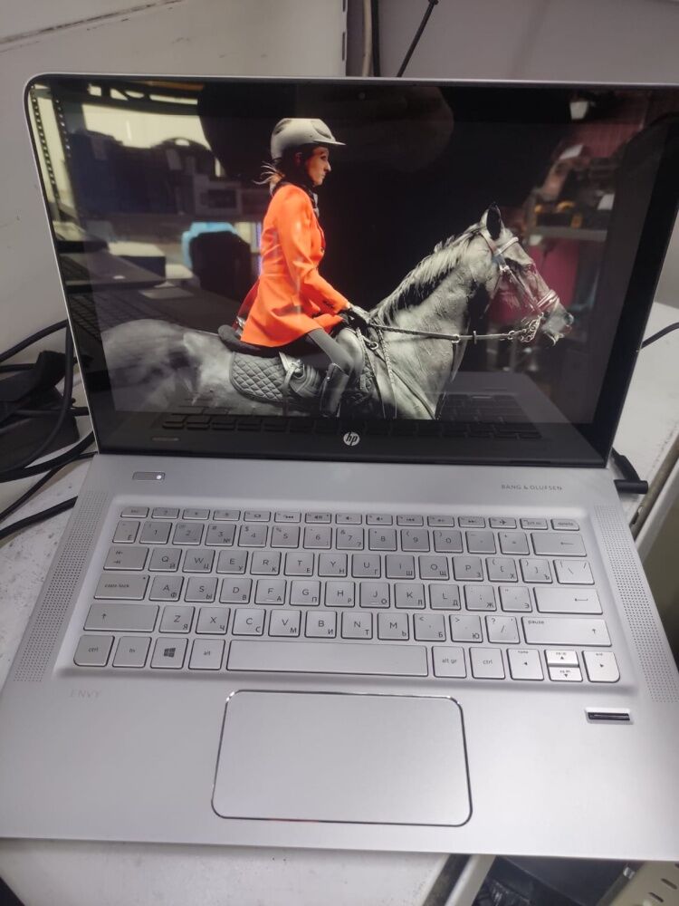 Ноутбук HP  13-d106ur