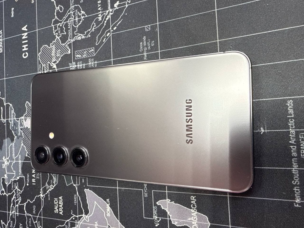 Смартфон Samsung S24 8/128Gb