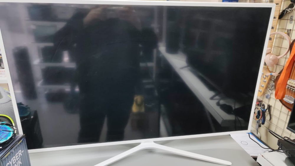 Телевизор Samsung 43