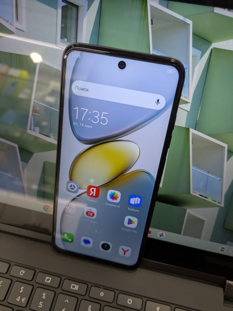 Мобильный телефон Tecno SPARK Go1 4\128