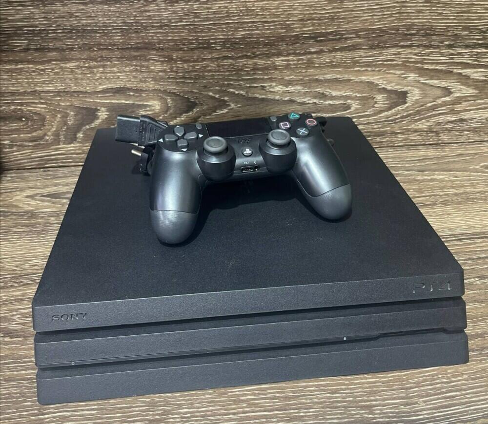 Игровые приставки Sony PlayStation 4 PRO б/у купить в Москве недорого:  цены, отзывы