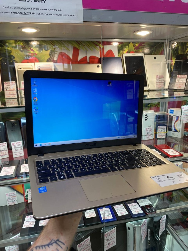 Ноутбук ASUS Core i3