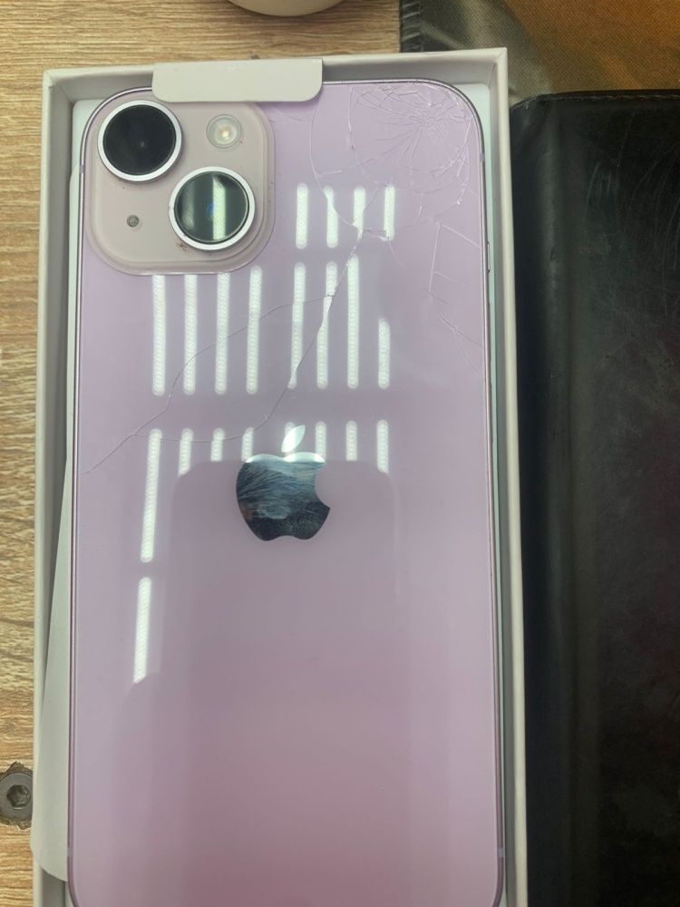 Смартфон iPhone 14