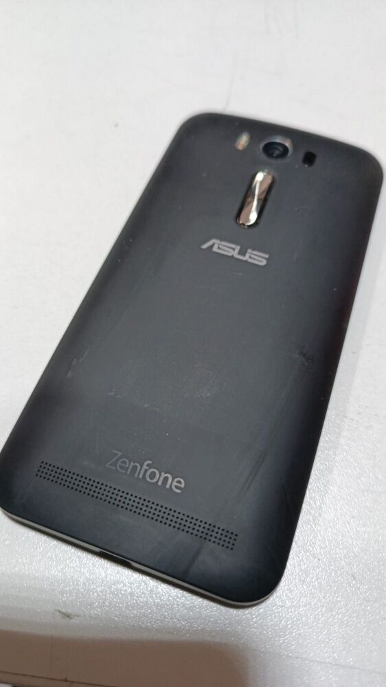 Мобильный телефон ASUS Zenfone 2/32