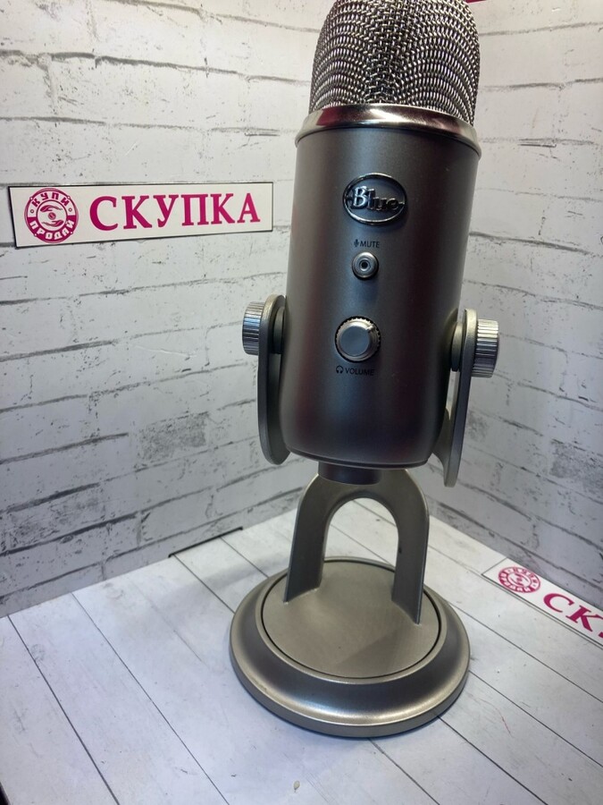 Микрофон Logitech Blue Yeti