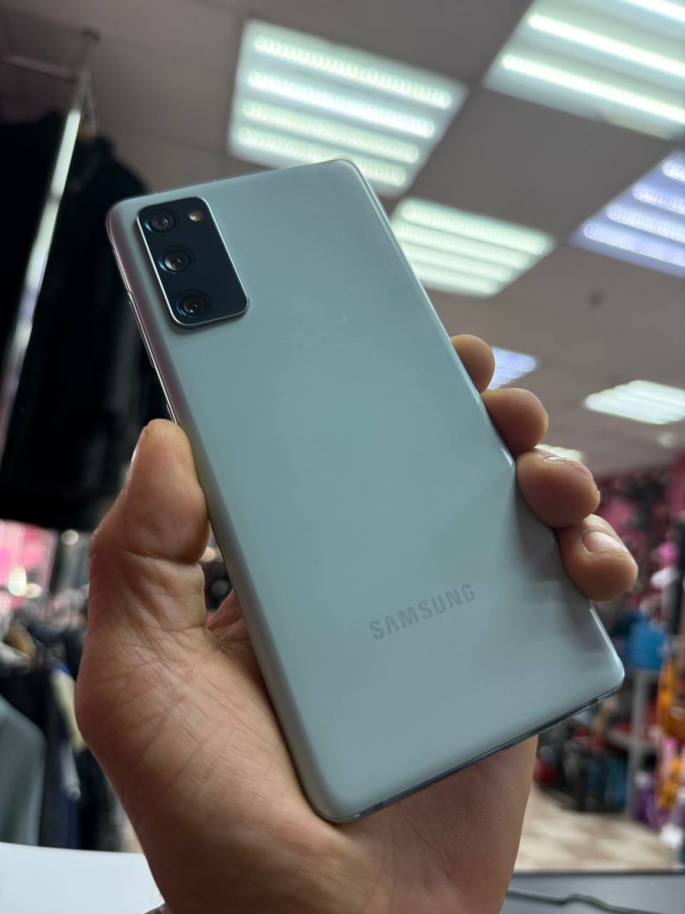 Смартфон Samsung S20 FE 8/128Gb