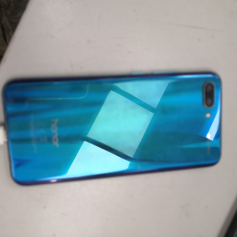 Смартфон Honor 10 4/128