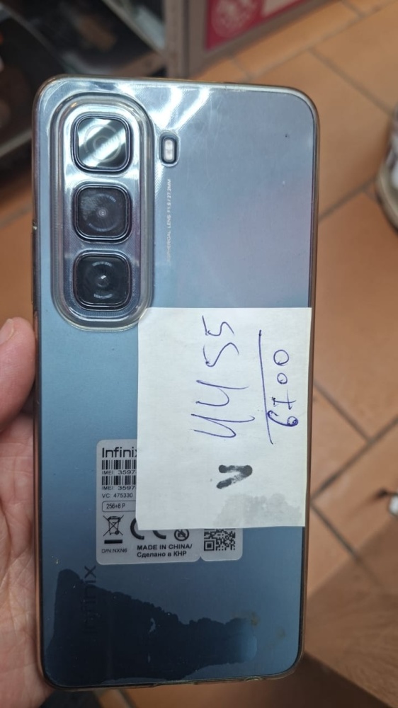 Мобильный телефон Infinix  черновас