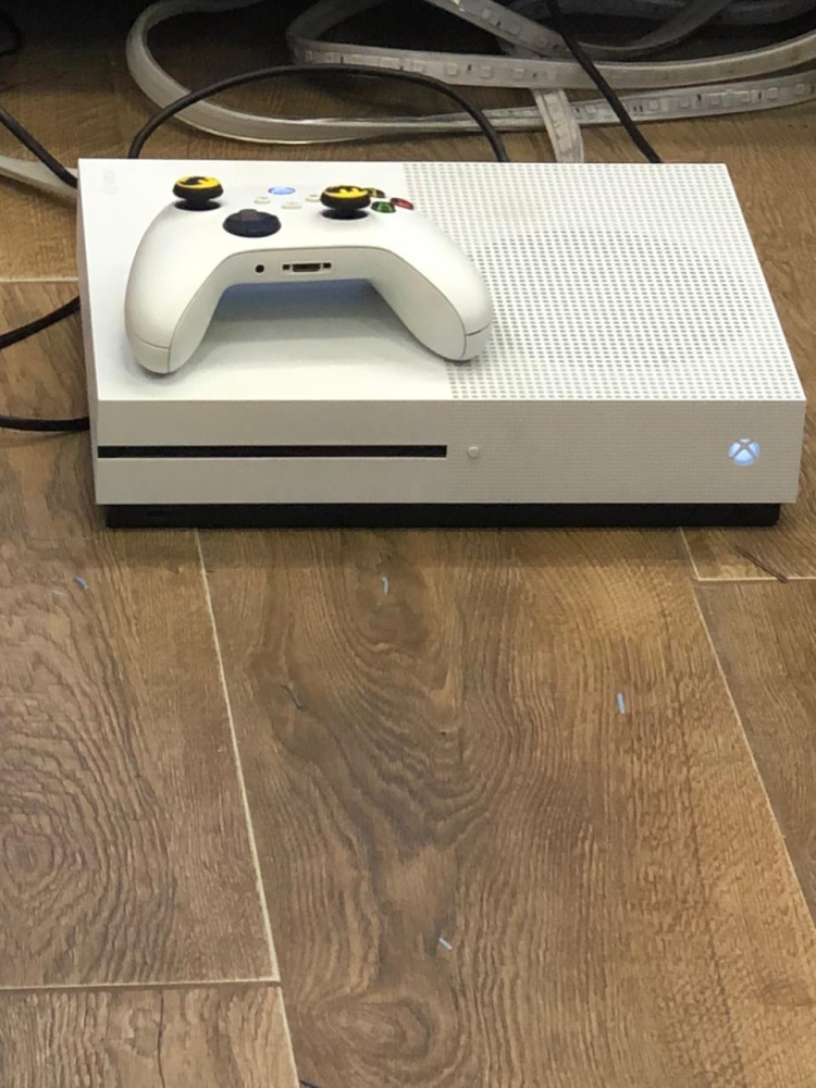 Игровая приставка XBOX ONE S 1tb