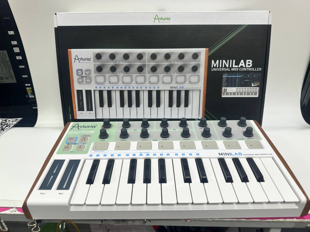 Миди-клавиатура arturia mini lab