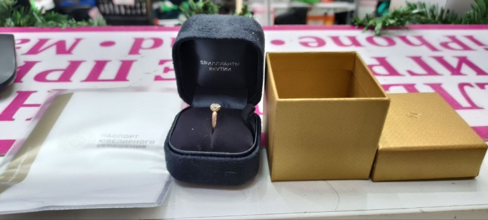 Украшение Золотое кольцо с фианитом