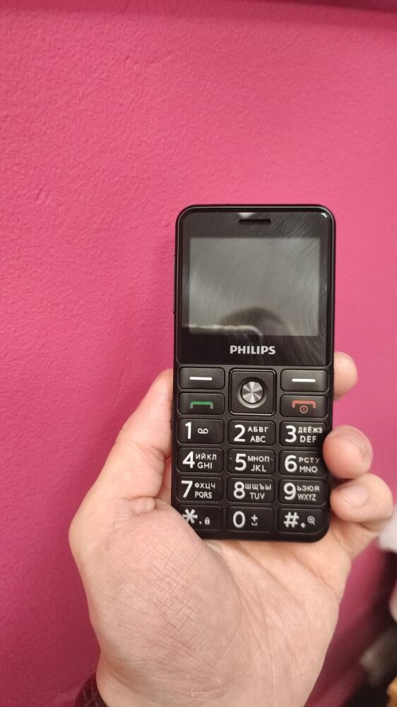 Мобильный телефон Philips Xenium