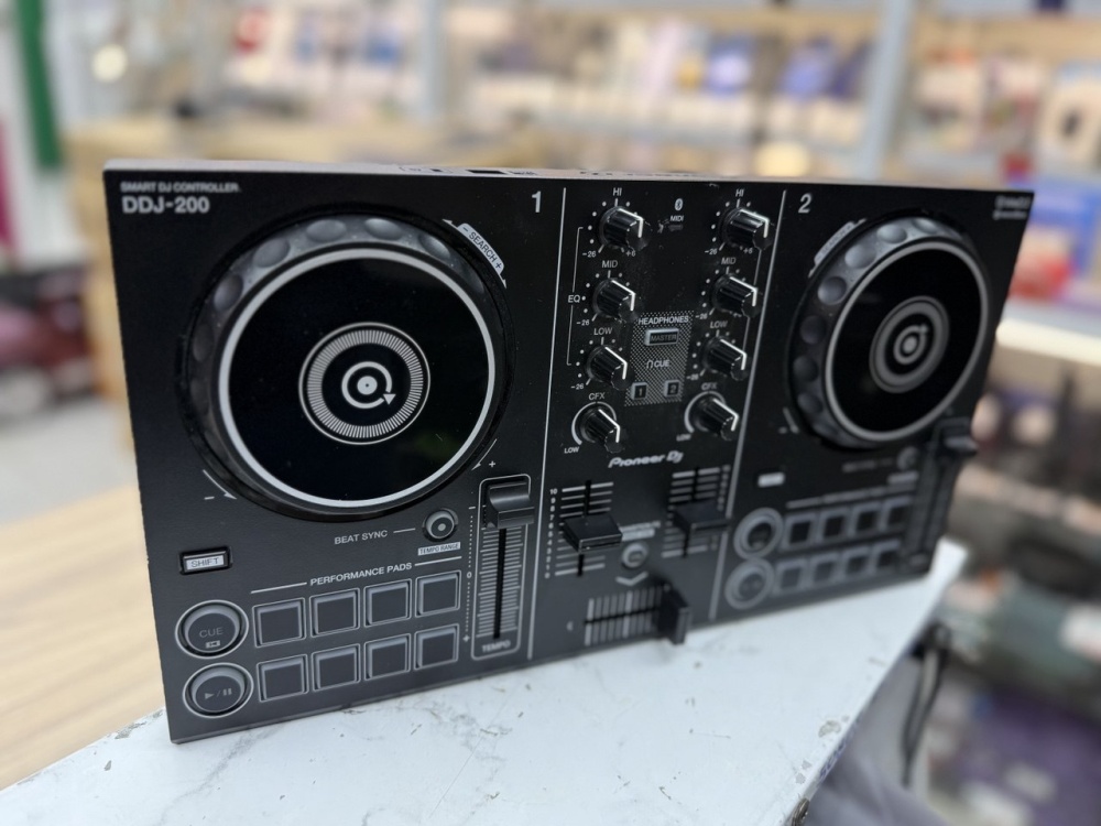 Dj-пульт Pioneer DDJ-200