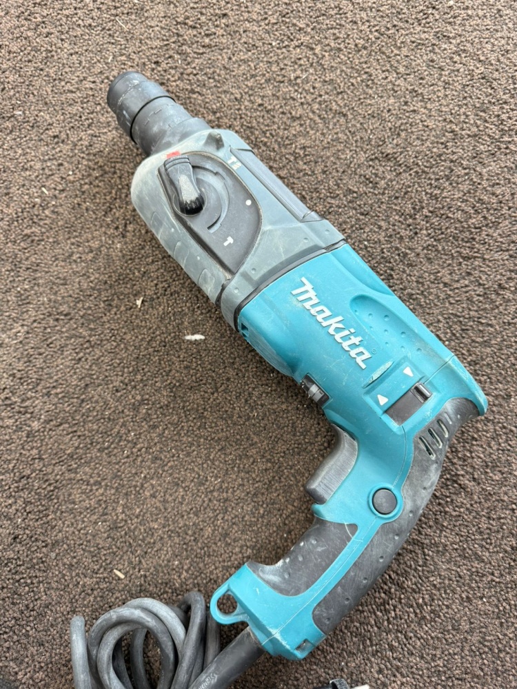 Перфоратор Makita HR 2470