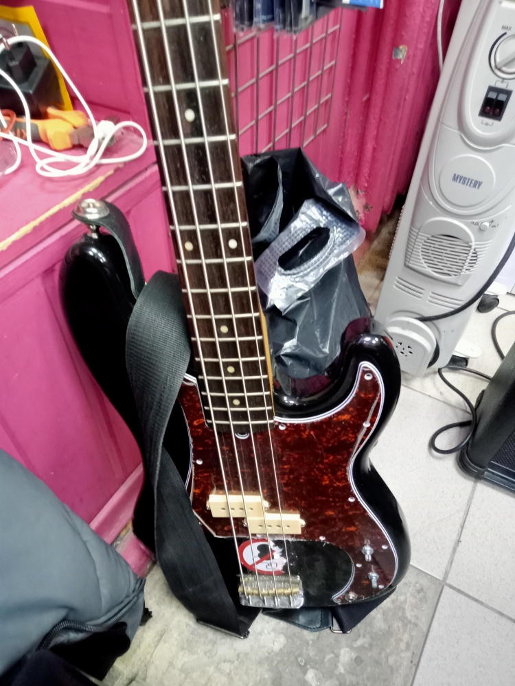 Гитара БАСОВАЯ TWDA