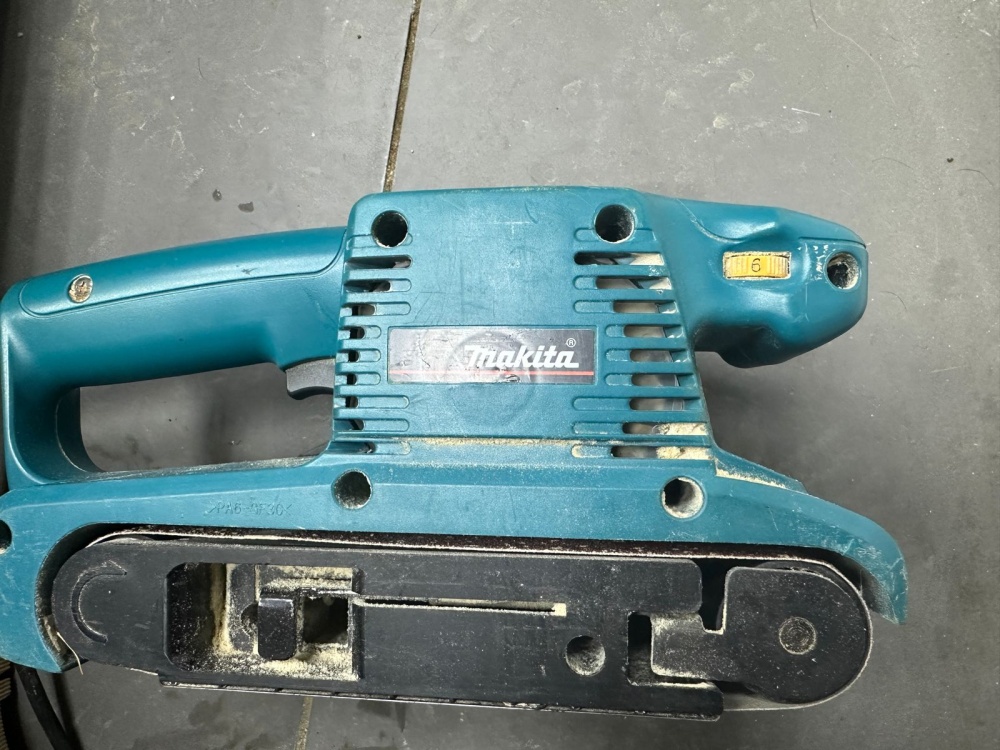 Шлифмашина Makita 9911