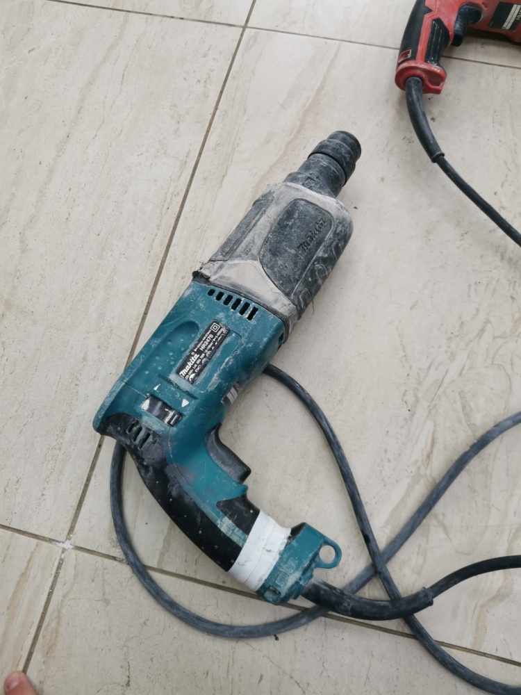 Перфоратор Makita HR2470
