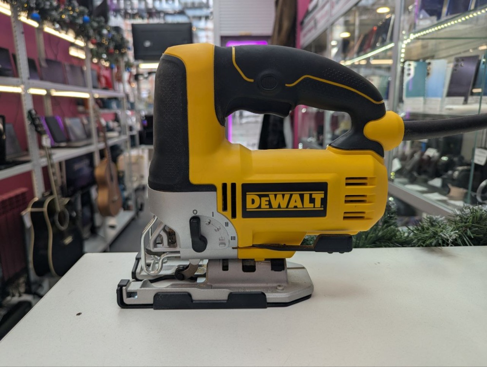 Лобзик DeWalt DW349 500W