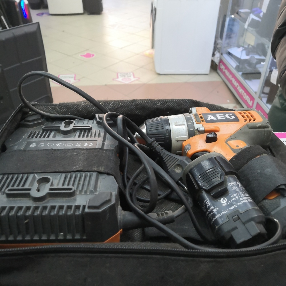 Шуруповерт AEG