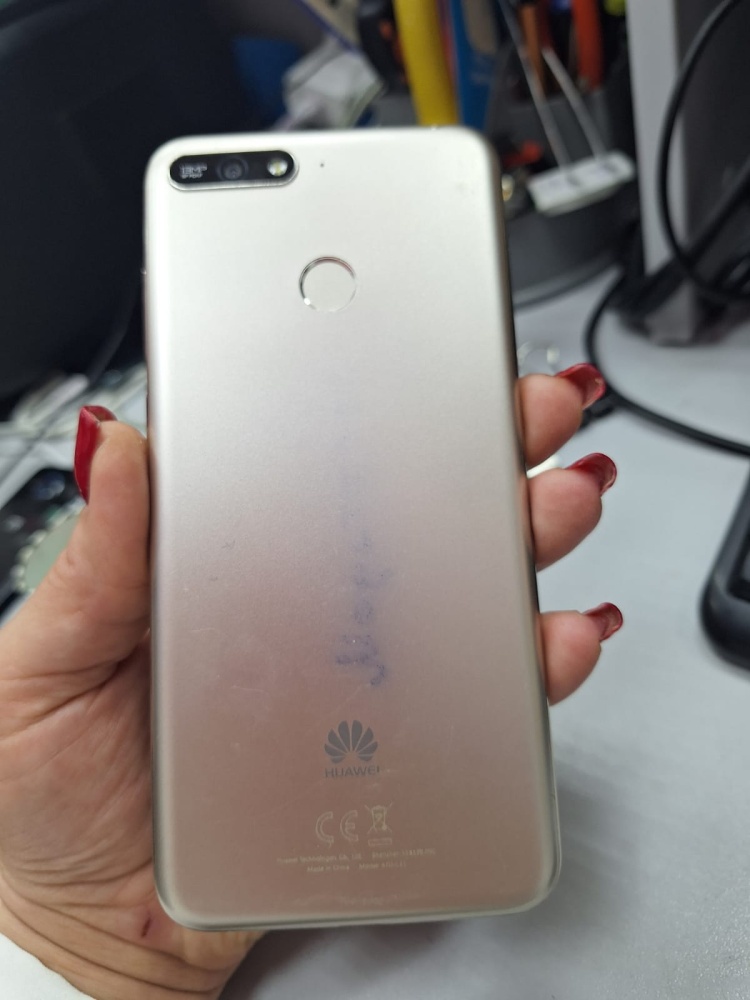 Смартфон Huawei Y6 Prime