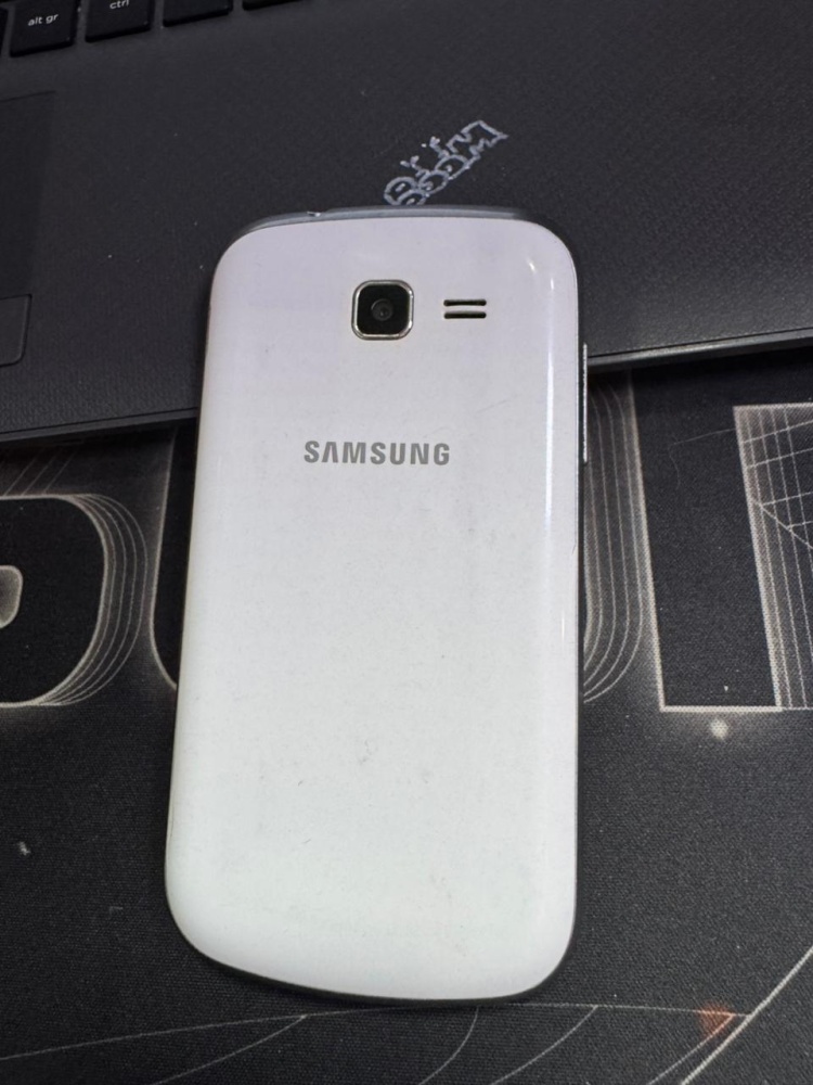 Смартфон Samsung GT-S7390