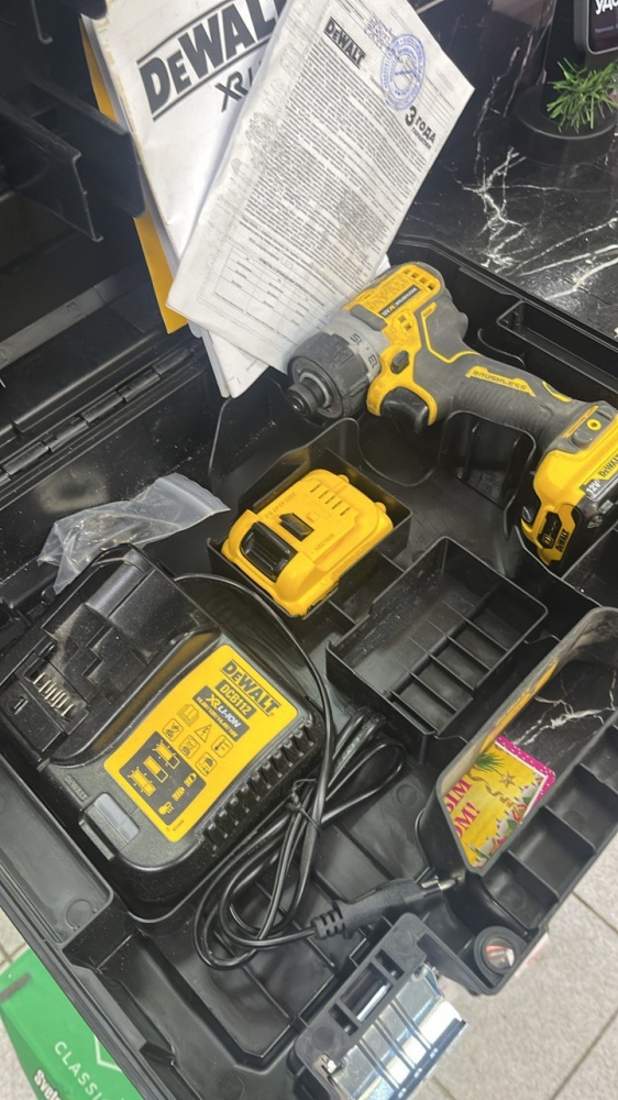 Шуруповерт DEWALT  DCS34