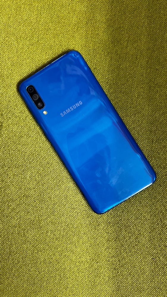 Смартфон Samsung A50  4/64