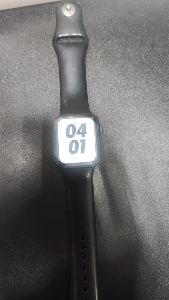 Часы Apple SE