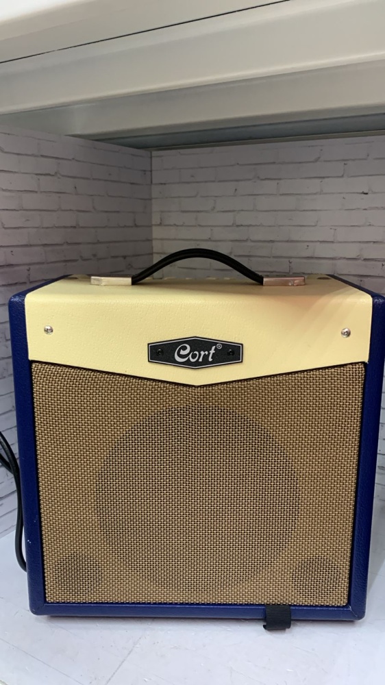 Гитарный Комбоусилитель Cort CM Series CM15R-EU-DR