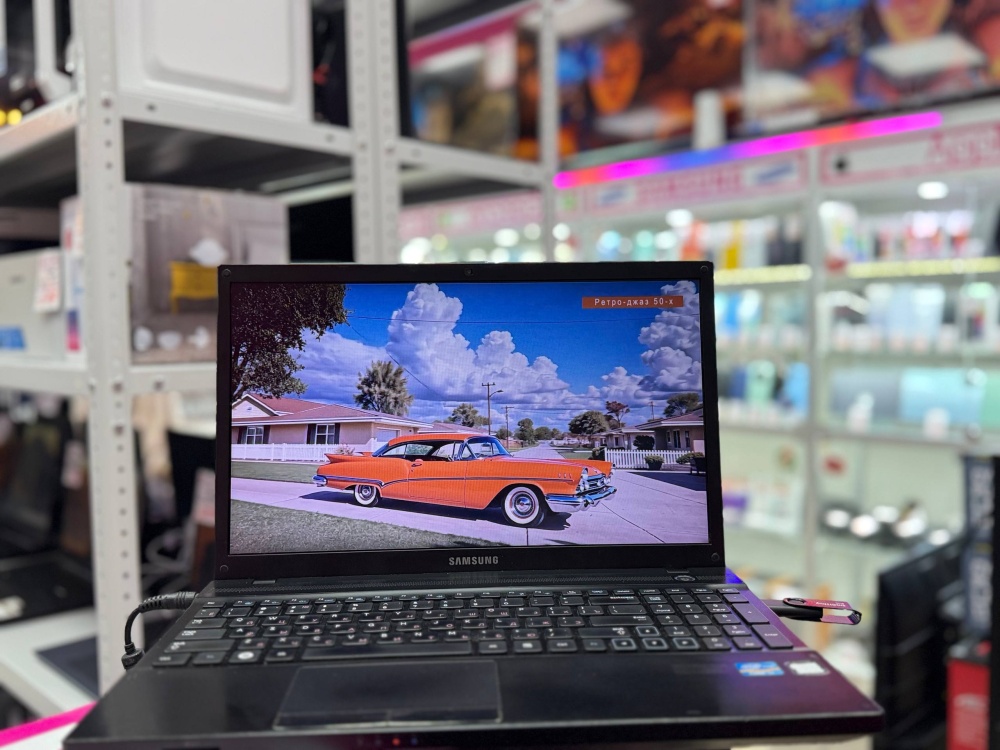 Ноутбук Samsung i7-2630qm \8gb\250gb\gtx 520mx