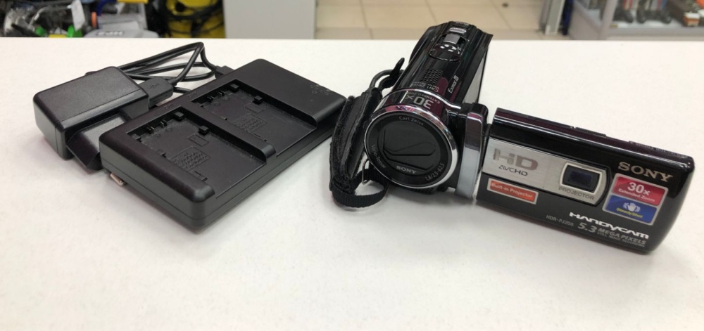 Видеокамера Sony Handycam HDR-PJ200