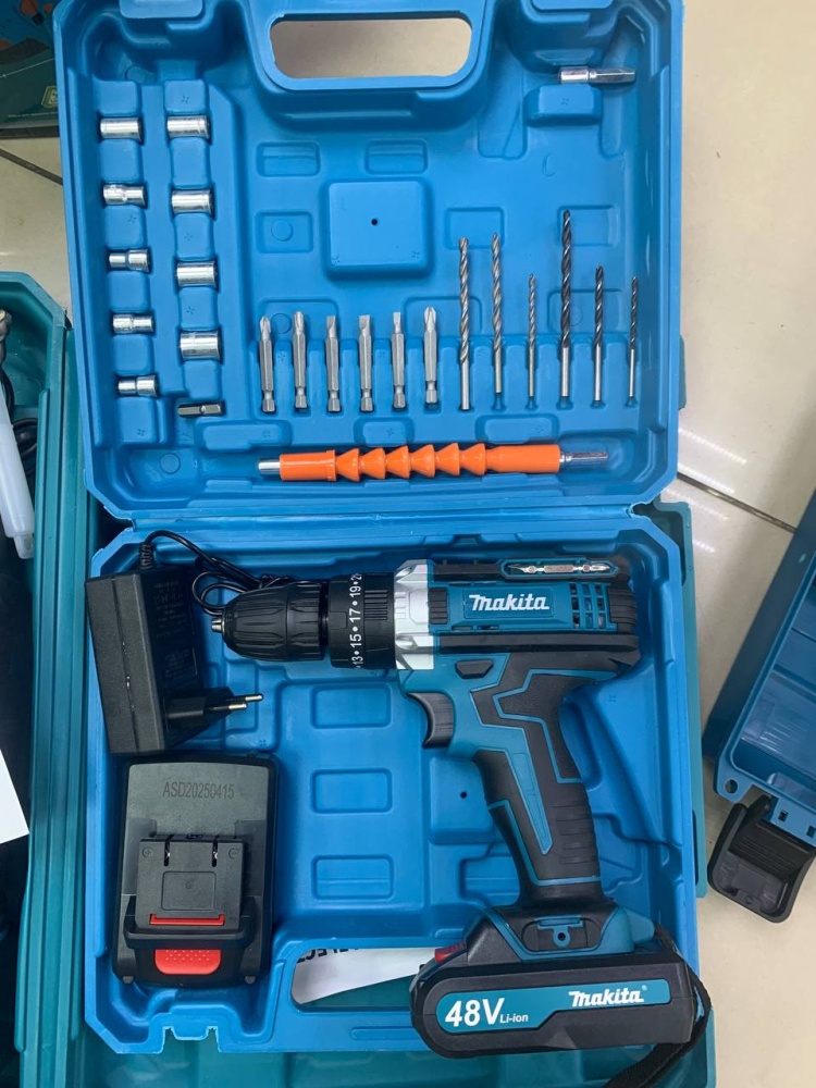 Шуруповерт Makita