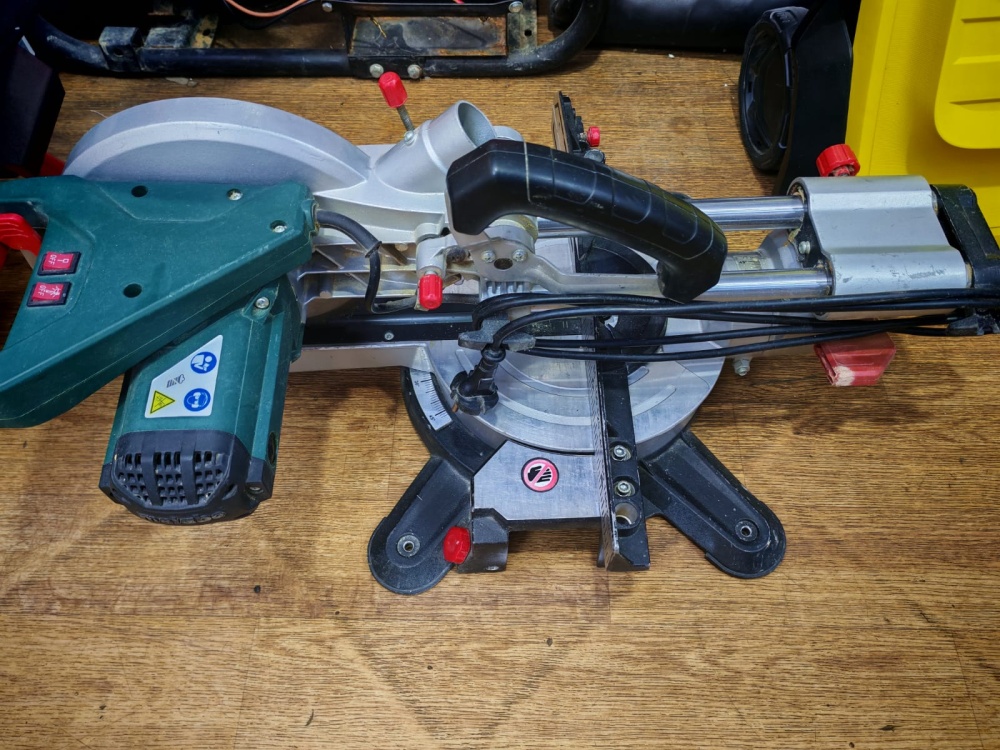 Дисковая пила Metabo KGS 216M
