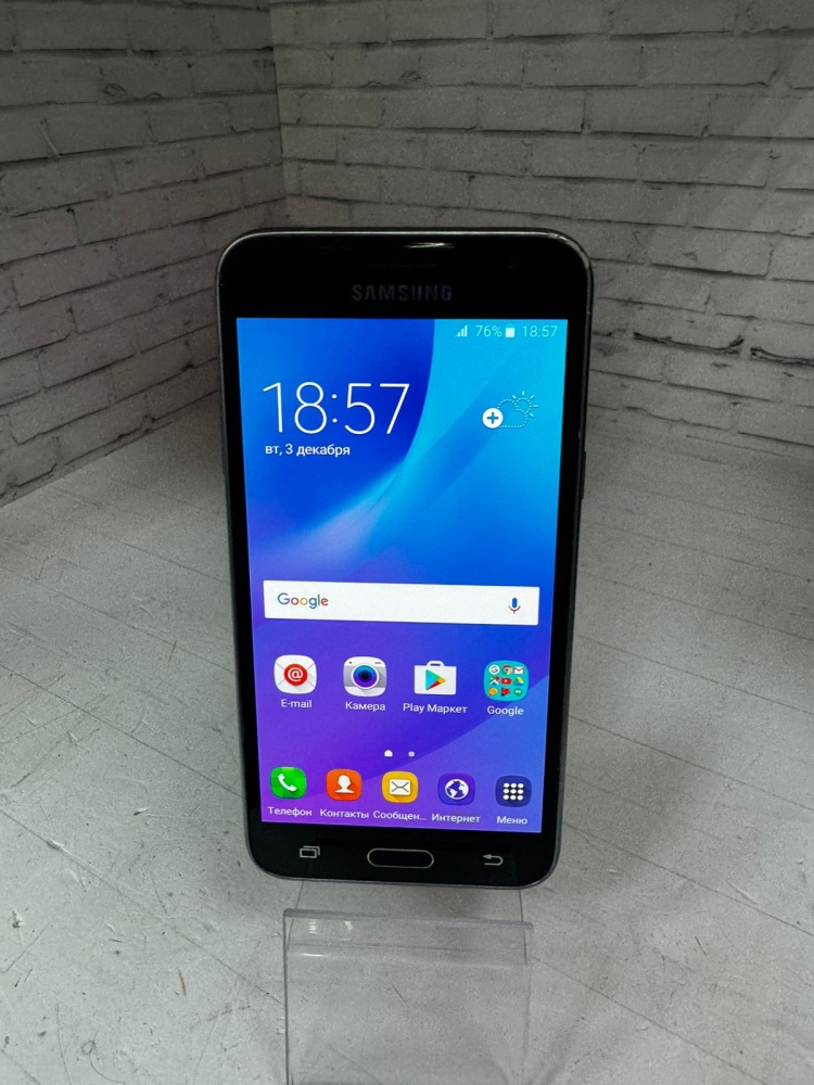 Смартфон Samsung J3 2016 1/8