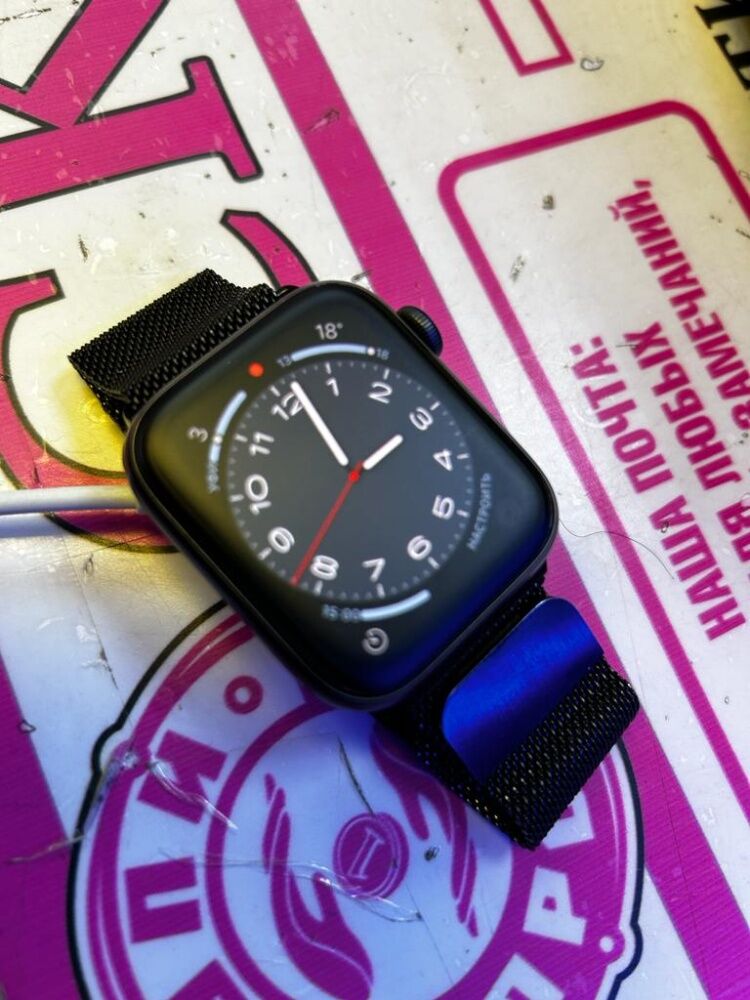 Часы Apple SE 44mm