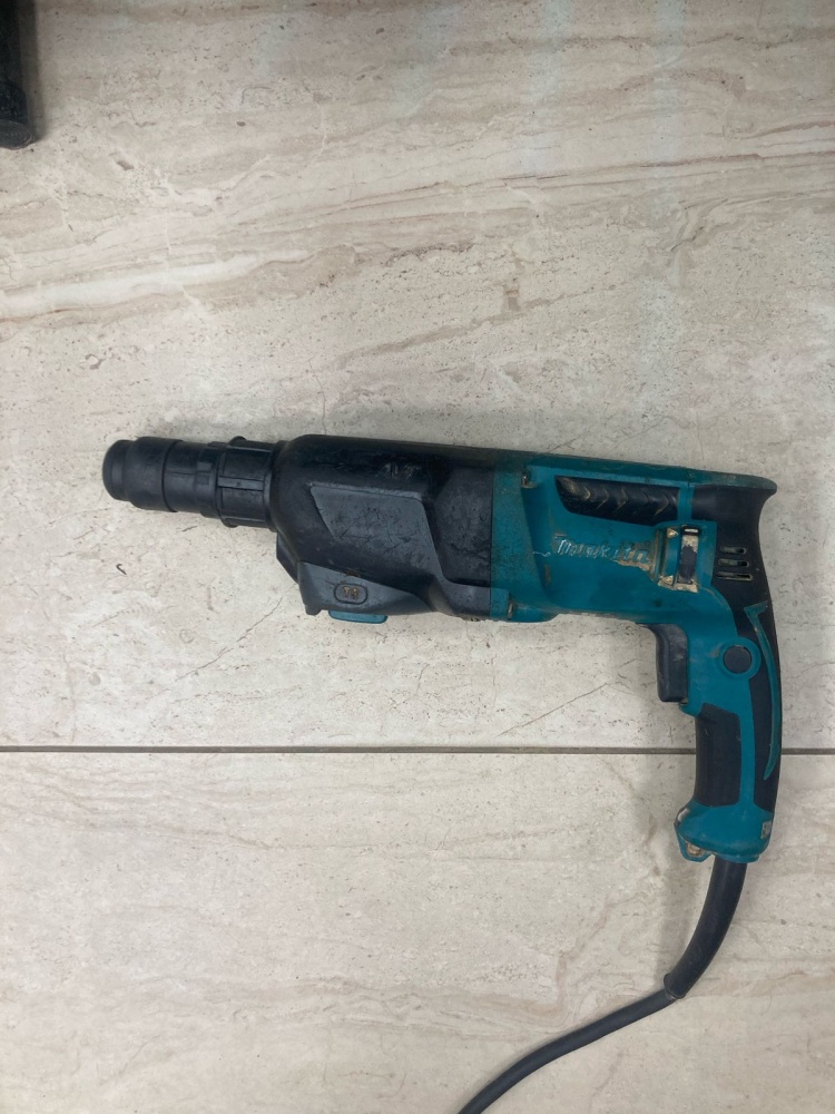 Перфоратор MAKITA HR2611FT