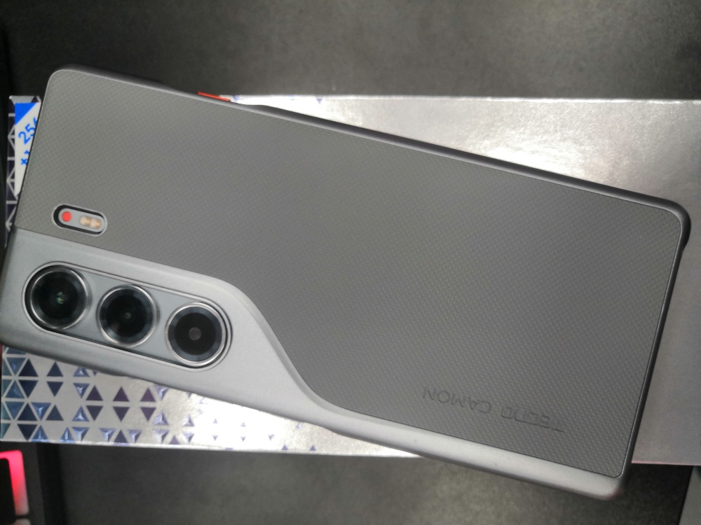 Мобильный телефон Tecno camon 40 pro 5G