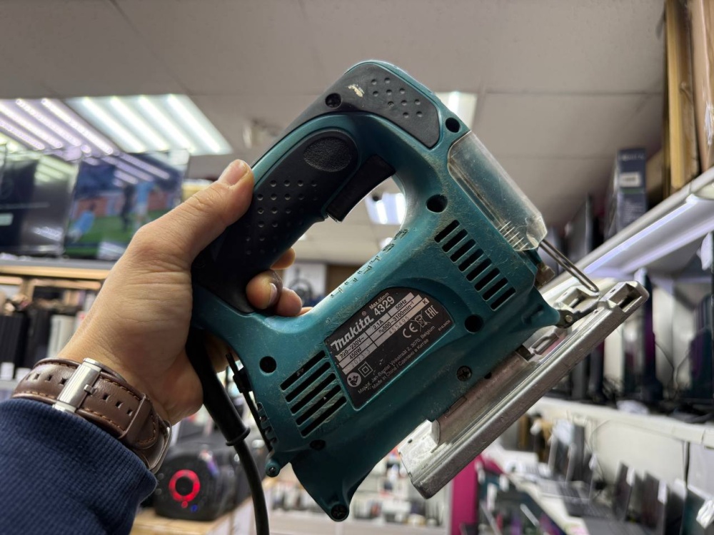 Лобзик Makita 4329