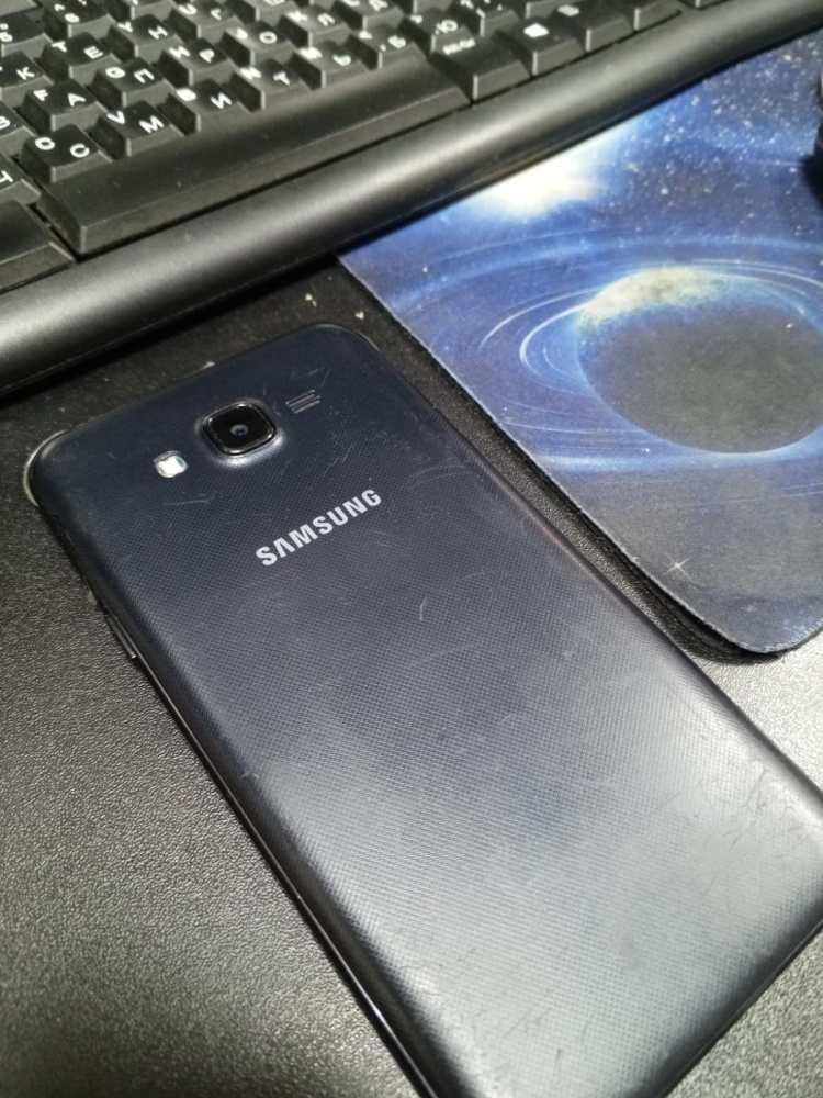 Смартфон Samsung J7 NEO