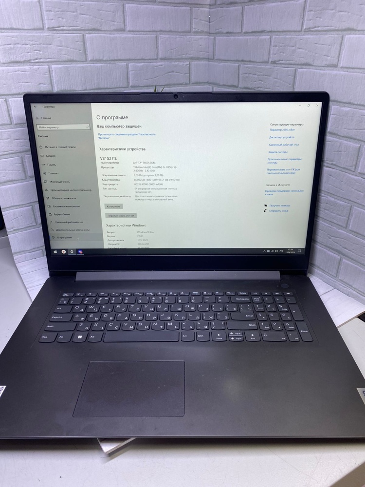 Ноутбук Lenovo  V17 i5-11th 8х2.4/8/240